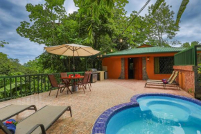 Casa Macaw Jungle Cabin w Private pool Wifi and AC